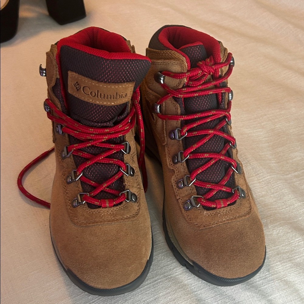 New Columbia Tan Boots with Red Laces